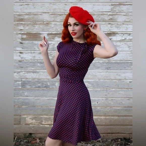 Retrolicious Bombshell Navy with red hearts print dress Bow - Med - EUC - Picture 1 of 14
